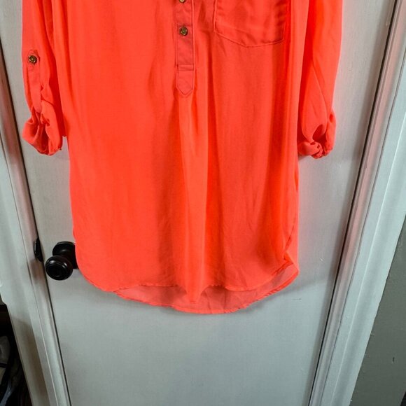 Rue 21 salmon pink roll tab sleeve v-neck blouse size medium. - Picture 3 of 7